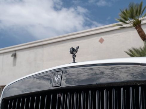 Used 2022 Rolls-Royce Cullinan Black Badge w/ Dark Exterior Package AWD/4WD image 7