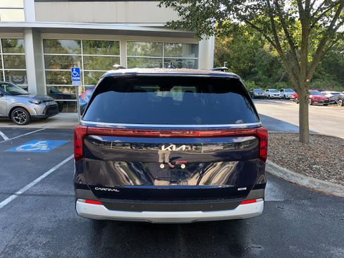 New 2026 Kia Carnival EX image 6