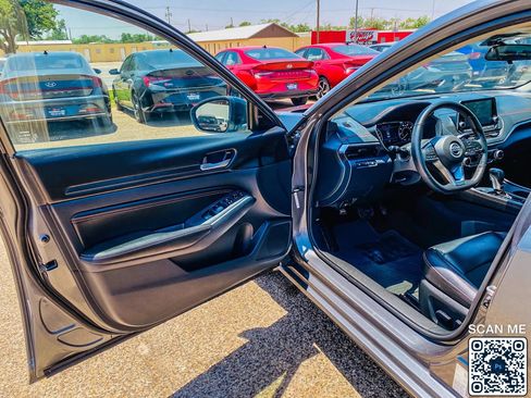 Used 2022 Nissan Altima 2.5 SR w/ Midnight Edition Package FWD image 12