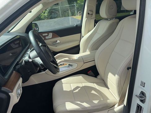 Used 2024 Mercedes-Benz GLS 450 4MATIC image 10