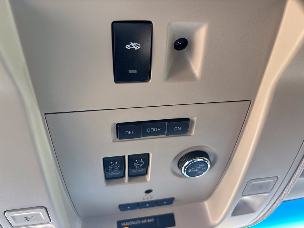Used 2015 Cadillac Escalade Premium AWD/4WD image 27
