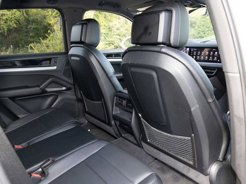 Used 2024 Porsche Cayenne image 42