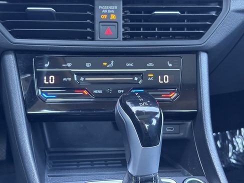 Used 2025 Volkswagen Jetta SE FWD image 17