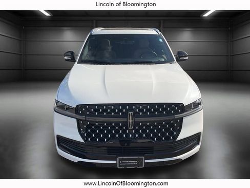 New 2025 Lincoln Navigator L Black Label image 9