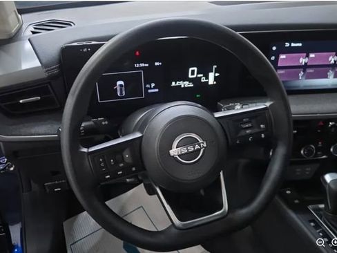 Used 2025 Nissan Kicks SV FWD image 3