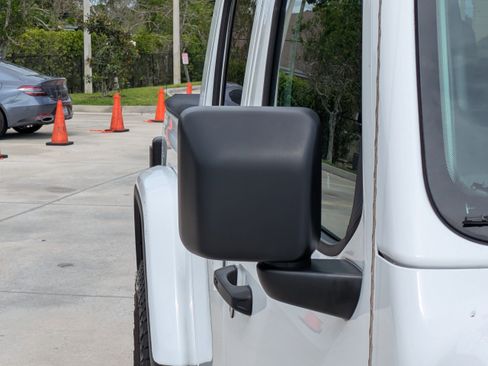 Used 2020 Jeep Gladiator Rubicon AWD/4WD image 9