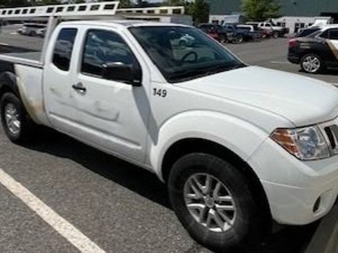 Used 2021 Nissan Frontier SV RWD image 2