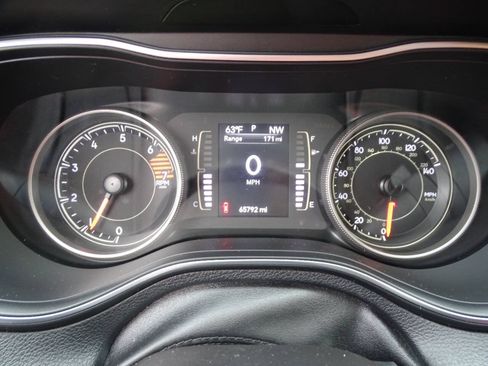 Used 2019 Jeep Cherokee 4WD Latitude image 16