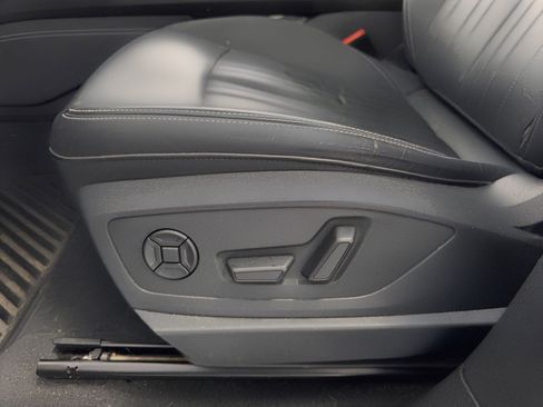 Used 2021 Audi e-tron Premium w/ Convenience Plus Package image 16