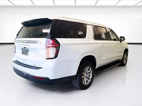 Used 2022 Chevrolet Suburban LT AWD/4WD image 4