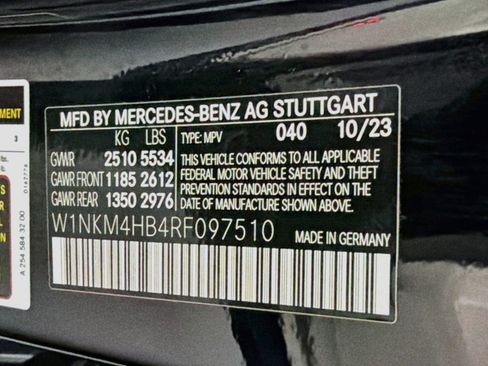 Used 2024 Mercedes-Benz GLC 300 4MATIC image 25