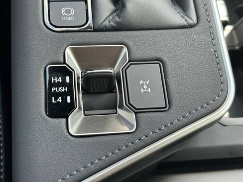 Used 2026 Lexus GX 550 w/ Accessory Package (2T) AWD/4WD image 32