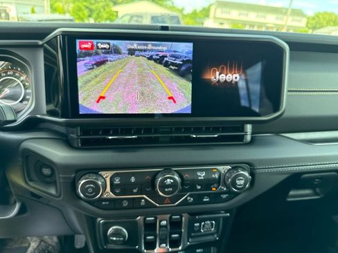 New 2026 Jeep Wrangler Unlimited Sahara AWD/4WD image 12
