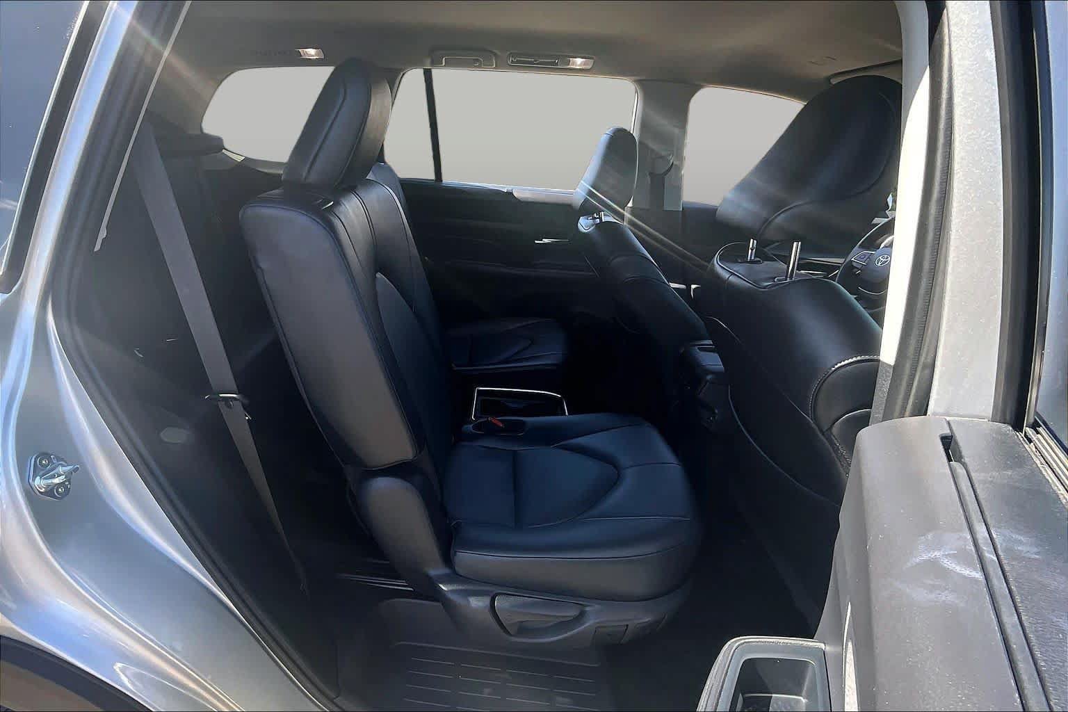 Used 2025 Toyota Grand Highlander AWD image 19