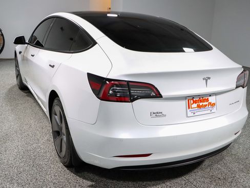 Used 2022 Tesla Model 3 Long Range AWD/4WD image 9