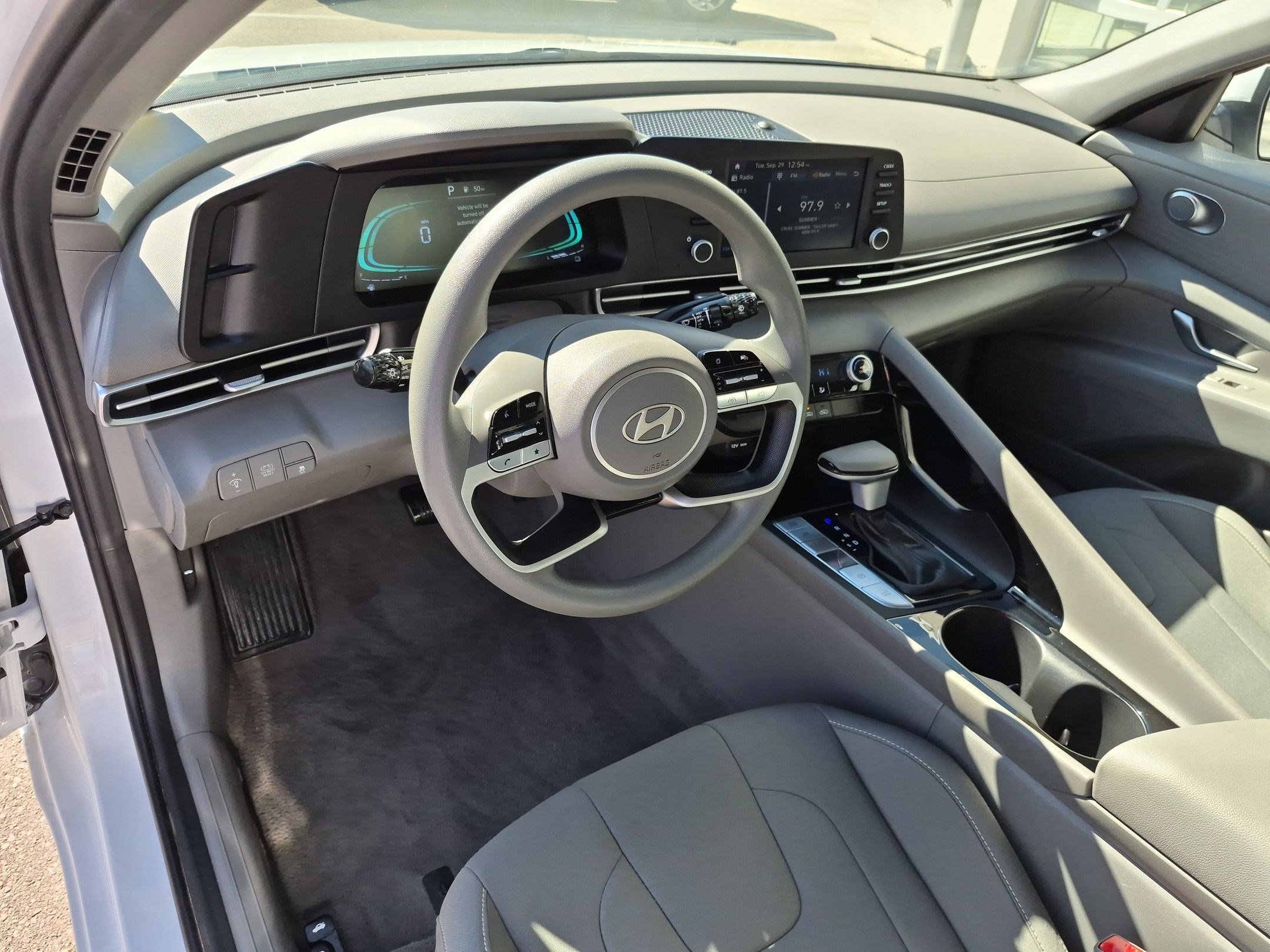 Used 2026 Hyundai Elantra Hybrid FWD image 17