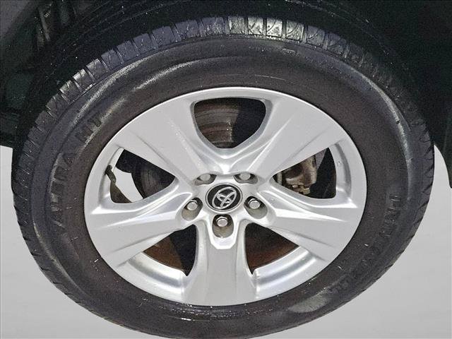 Used 2021 Toyota RAV4 XLE AWD/4WD image 5