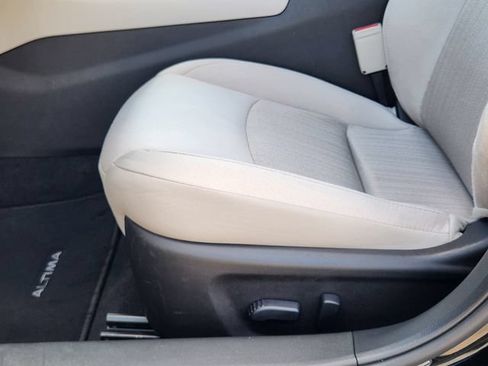 Used 2025 Nissan Altima 2.5 SV FWD image 25