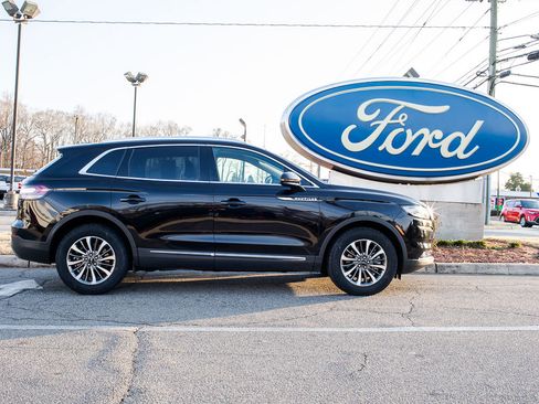 Used 2023 Lincoln Nautilus AWD w/ Premium Package image 1