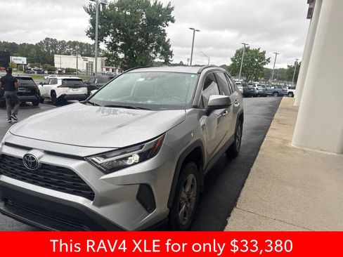 Used 2023 Toyota RAV4 XLE AWD/4WD image 7