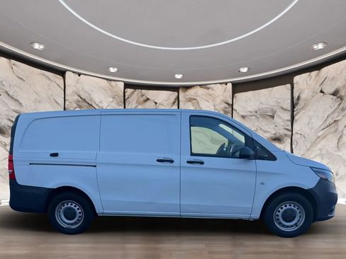 Used 2022 Mercedes-Benz Metris image 5
