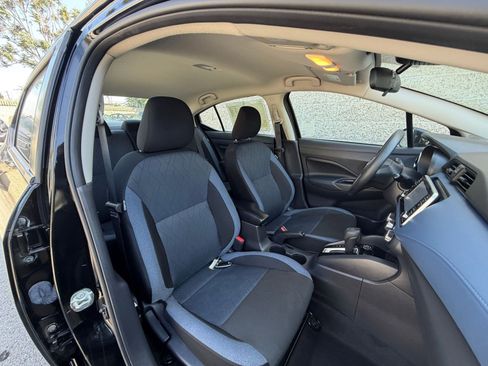 Used 2025 Nissan Versa SV FWD image 34