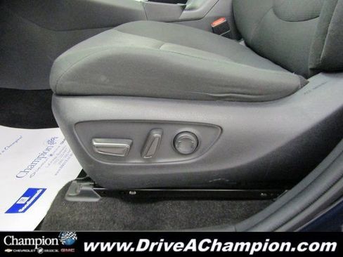 Used 2021 Toyota RAV4 XLE w/ Convenience Package image 22