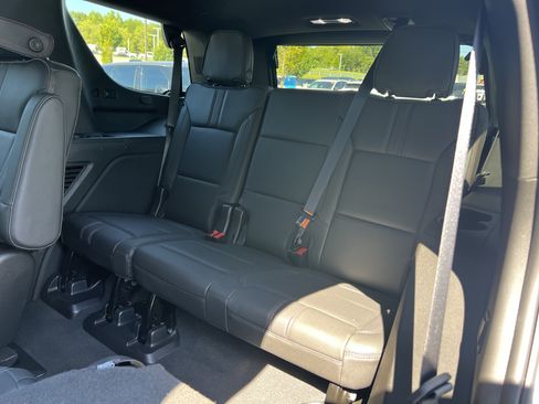 Used 2022 Chevrolet Tahoe RST w/ Luxury Package AWD/4WD image 35