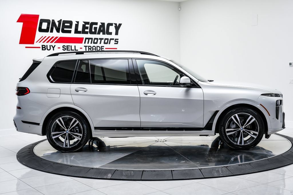 Used 2025 BMW X7 xDrive40i AWD/4WD image 5