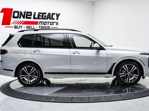 Used 2025 BMW X7 xDrive40i AWD/4WD image 5