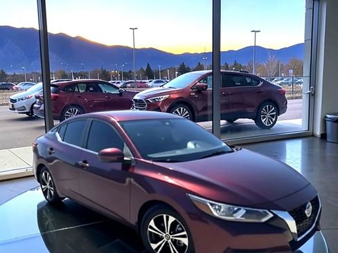 Used 2020 Nissan Sentra SV FWD image 2