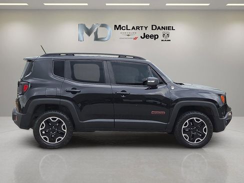 Used 2016 Jeep Renegade Trailhawk w/ Premium Trailhawk Package AWD/4WD image 6