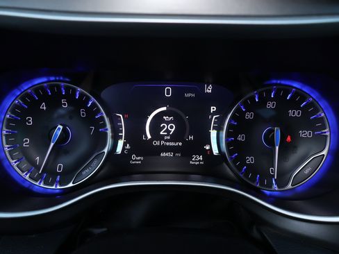 Used 2024 Chrysler Pacifica Touring-L FWD image 17