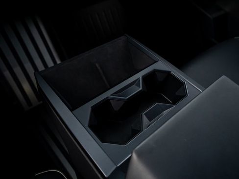 Used 2024 Tesla Cybertruck AWD Crew Cab image 29