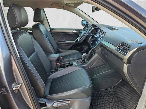 Used 2023 Volkswagen Tiguan SE FWD image 25