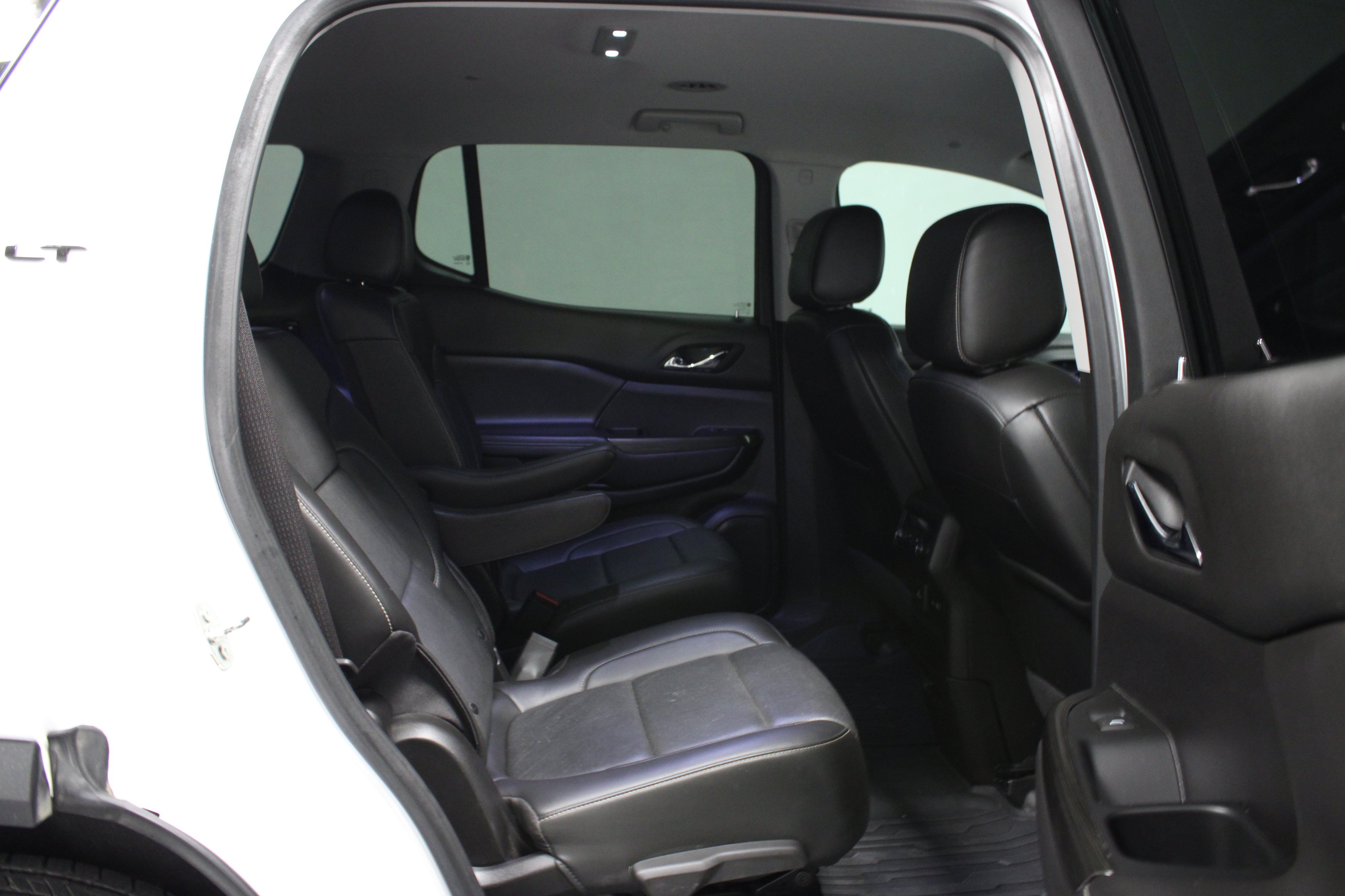 Used 2023 GMC Acadia SLT w/ Elevation Edition FWD image 16