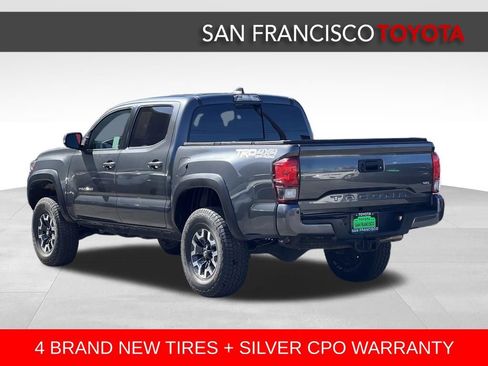 Certified 2018 Toyota Tacoma TRD Off-Road AWD/4WD image 3