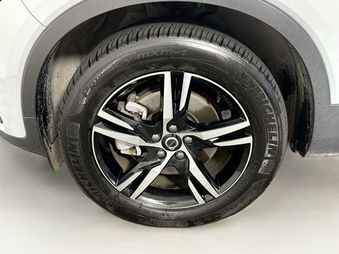 Used 2025 Volvo XC40 B5 Core image 11