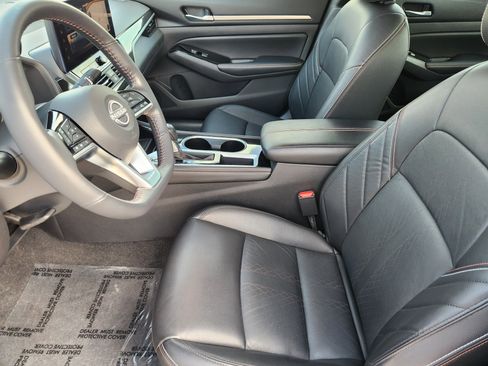 Used 2024 Nissan Altima 2.5 SR w/ SR Premium Package image 15