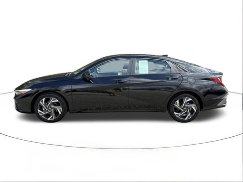 Certified 2025 Hyundai Elantra Sport image 6