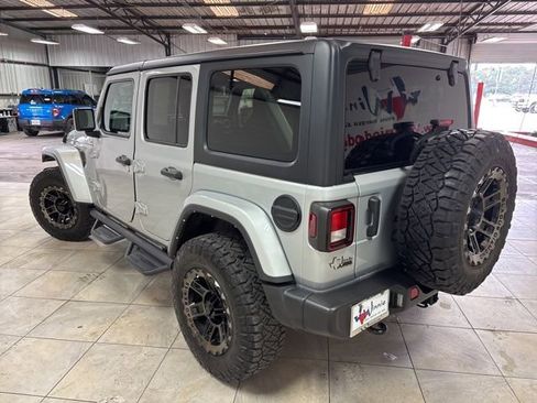 Used 2023 Jeep Wrangler Unlimited Sahara w/ Cold Weather Group AWD/4WD image 10
