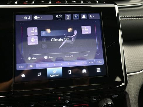 New 2025 Jeep Grand Cherokee Altitude image 3