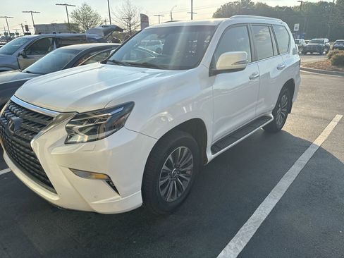 Used 2022 Lexus GX 460 Luxury w/ Accessory Package image 3