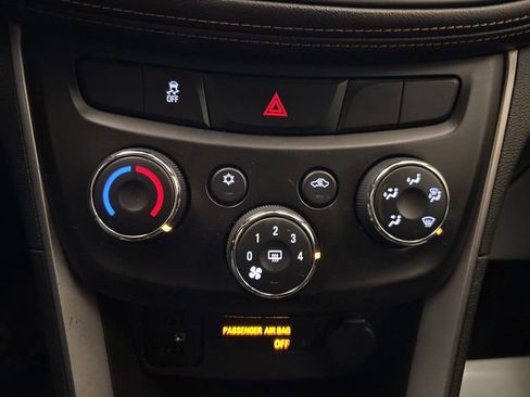 Used 2018 Chevrolet Trax LT w/ LT Convenience Package image 24