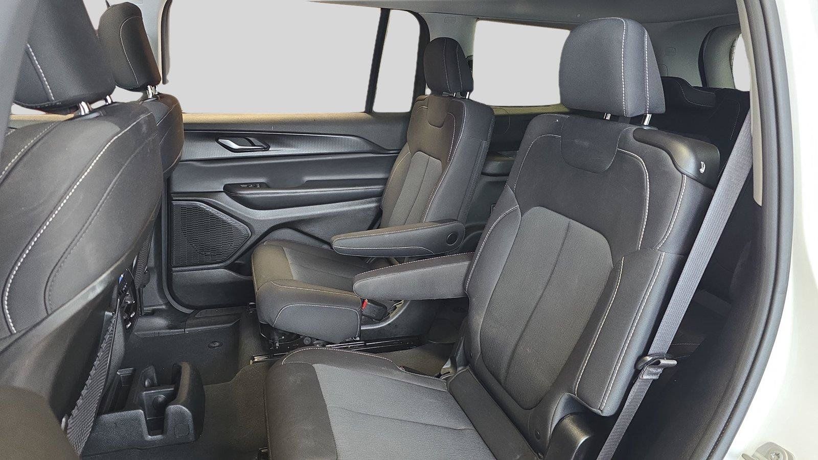 Used 2023 Jeep Grand Cherokee L Laredo AWD/4WD image 18