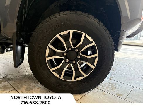 Used 2020 Toyota Tacoma TRD Sport w/ Technology Package image 8