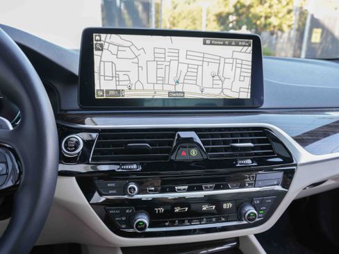 Used 2023 BMW 530e w/ Premium Package image 23