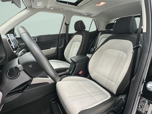Used 2025 Hyundai Venue SEL FWD image 14