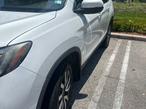 Used 2021 Honda Pilot EX image 2