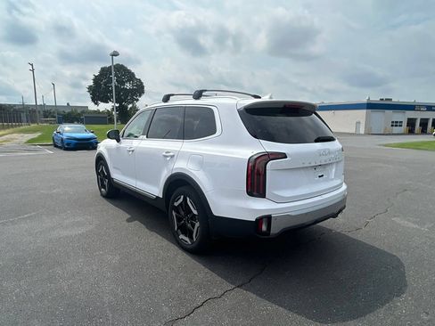 Used 2024 Kia Telluride EX w/ EX Captain's Chair Package AWD/4WD image 7